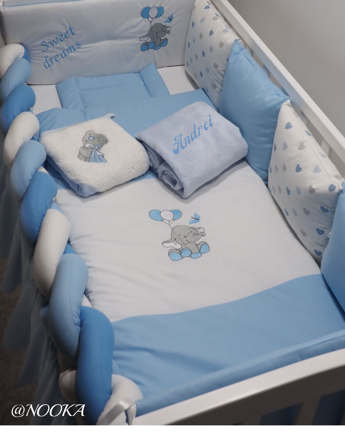 Set lenjerie PREMIUM laterale combinate - impletit (bumper) & perne Baby Blue Elephant