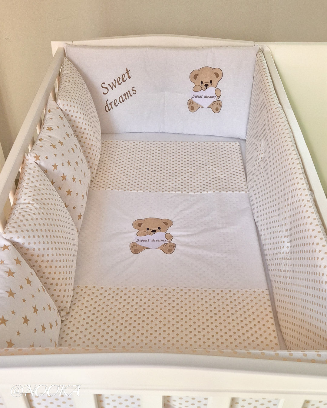 Set lenjerie CONFORT cu laterale combinate clasic & tip perne- NOOKA Teddy Dots Beige