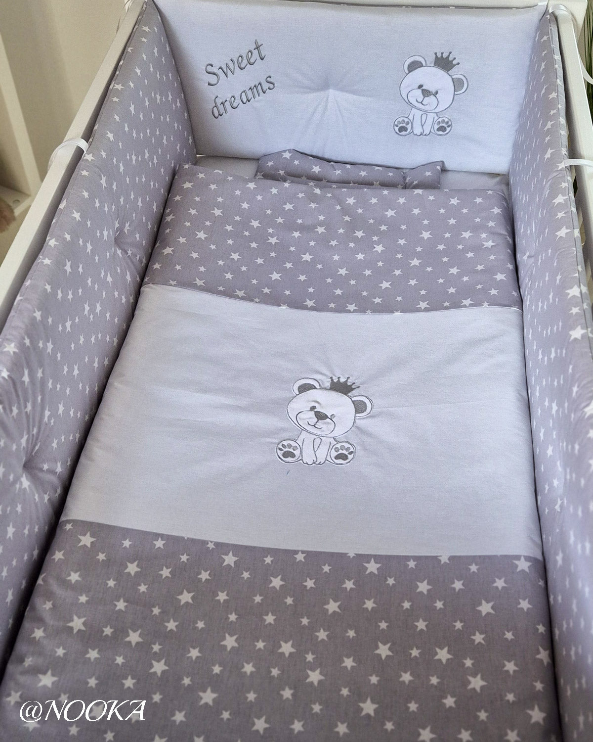 Set lenjerie ESENTIAL cu aparatori clasice - NOOKA Teddy Stars Grey