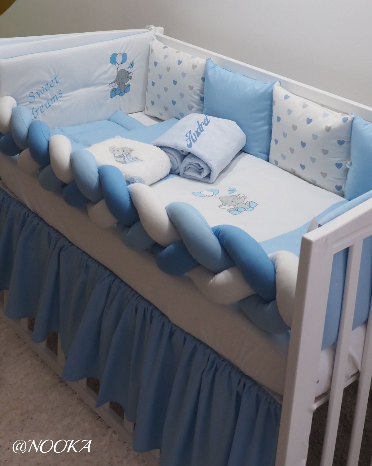 Set lenjerie PREMIUM laterale combinate - impletit (bumper) & perne Baby Blue Elephant