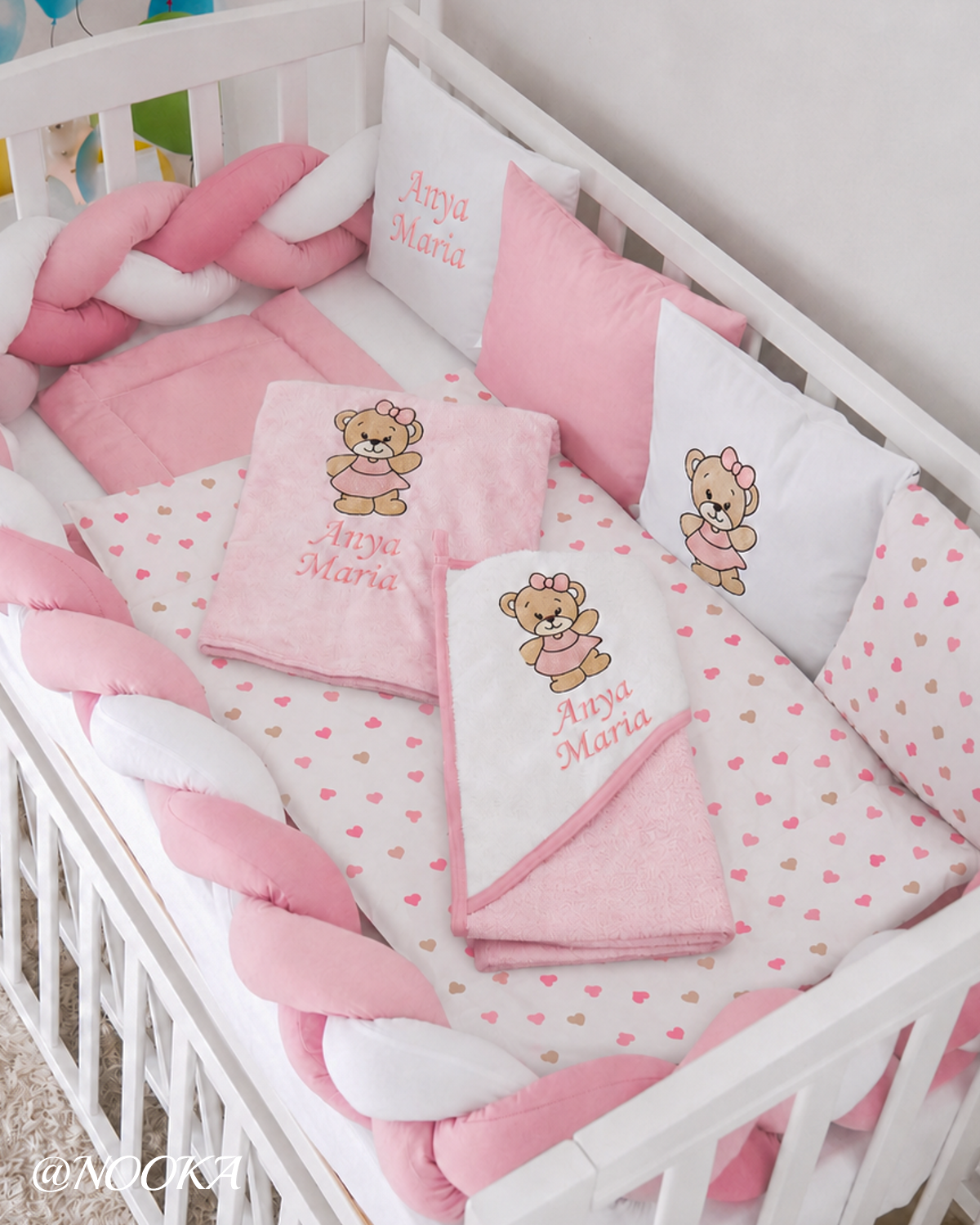 Set lenjerie PREMIUM cu laterale combinate bumper & tip perne- NOOKA Teddy Pink Hearts