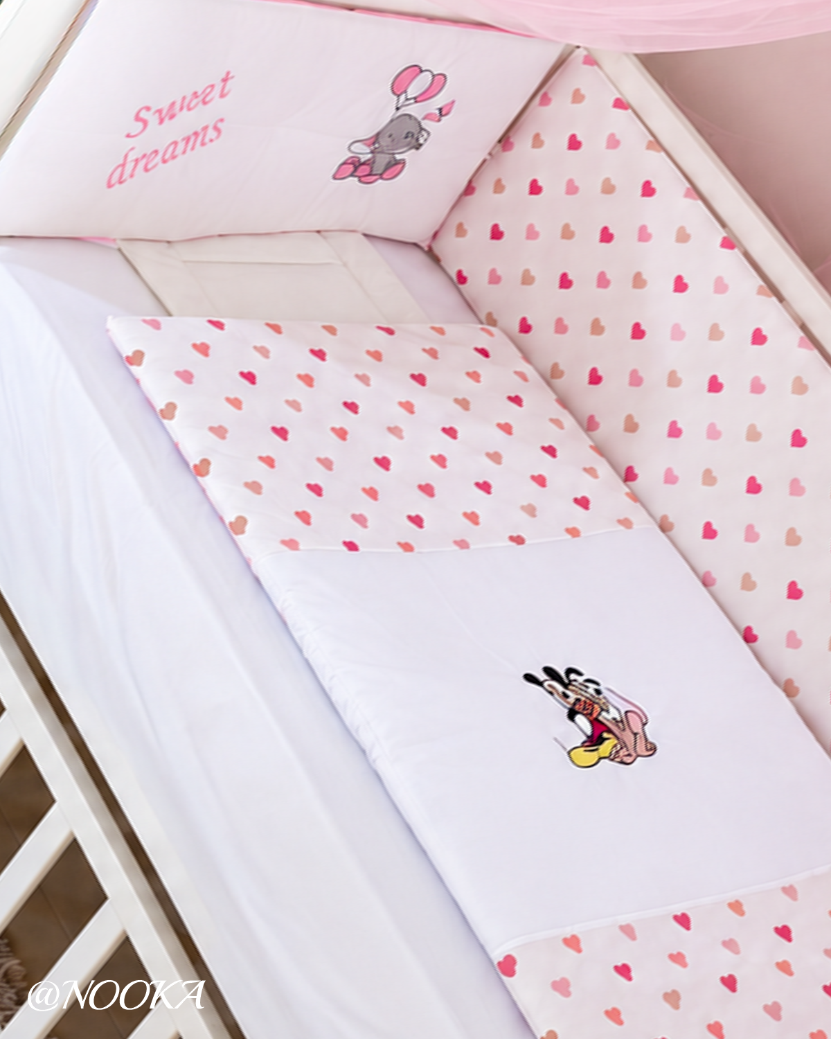 Set lenjerie  cu aparatori clasice  NOOKA  – Inimioare de poveste