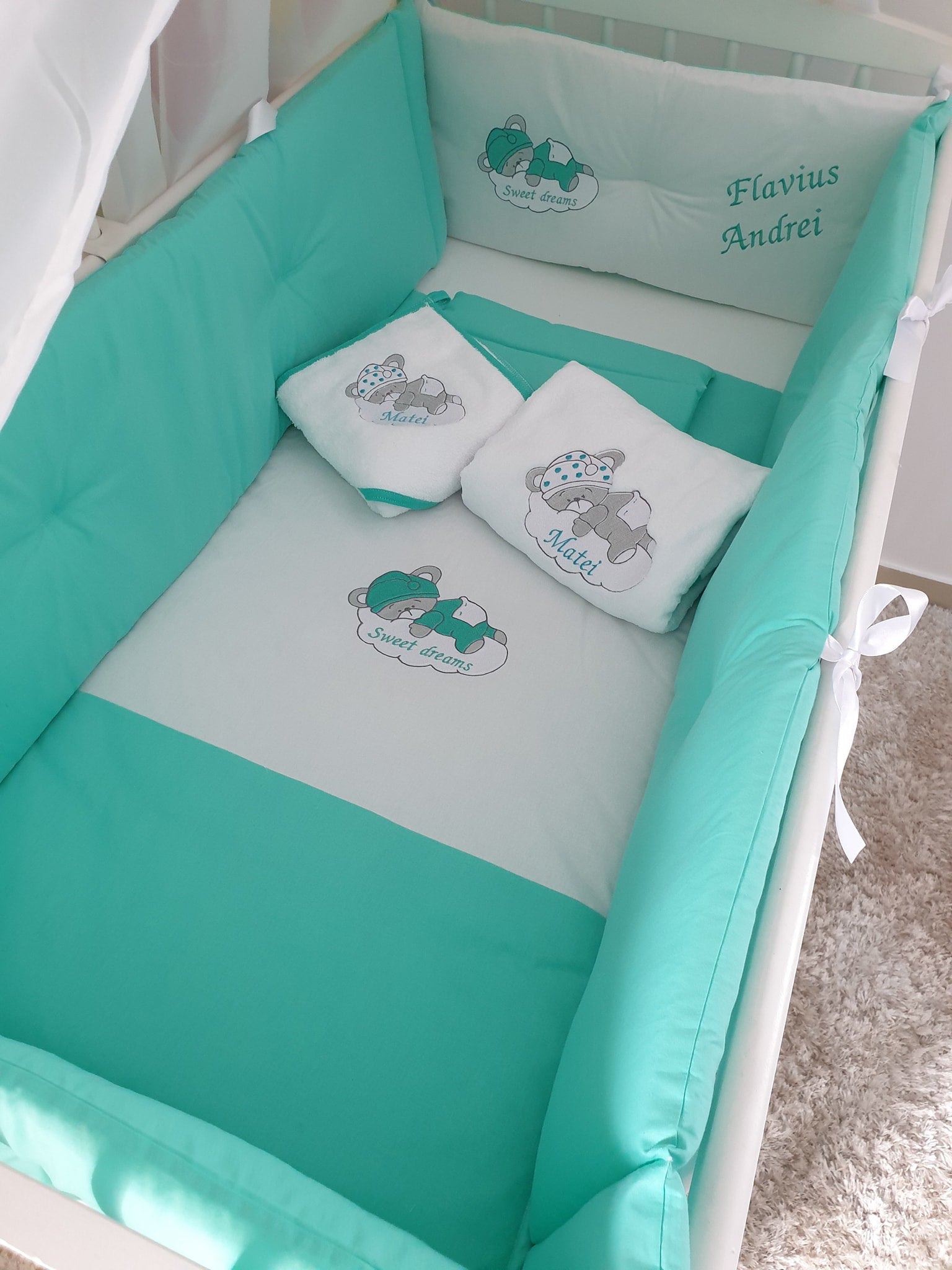 Set lenjerie ESENTIAL cu aparatori simple verde menta - ursulet pe norisor