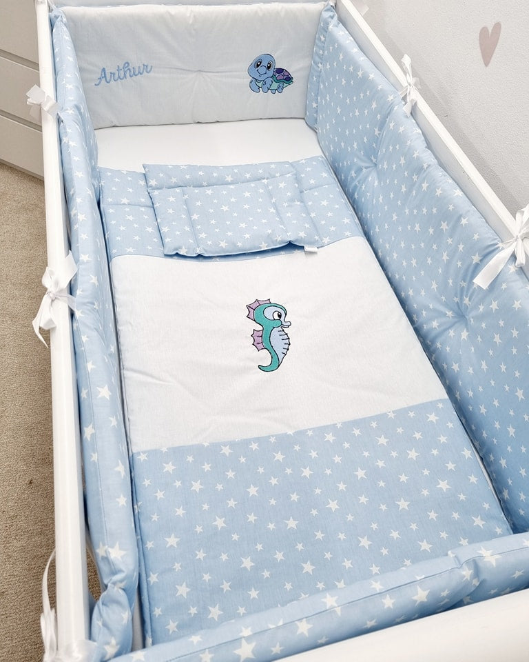 Set lenjerie ESENTIAL cu aparatori blue cu stelute - Aqua