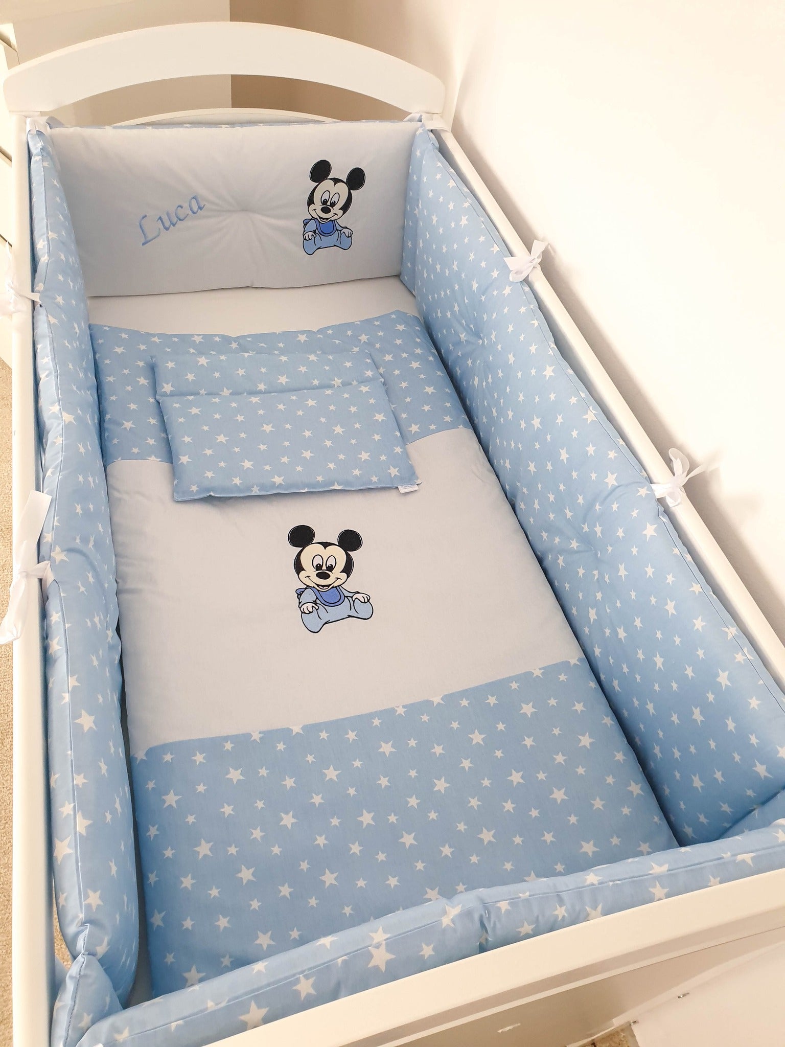 Set lenjerie ESENTIAL cu aparatori albastru cu stelute - Mickey