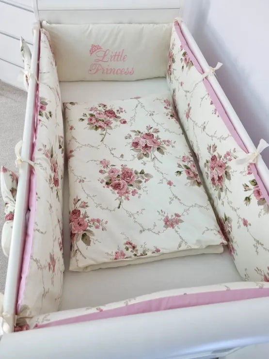 Set lenjerie ESENTIAL cu aparatori simple roz cu motive florale