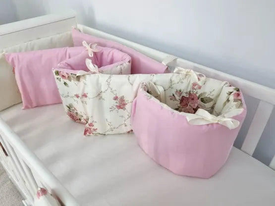 Set lenjerie ESENTIAL cu aparatori simple roz cu motive florale