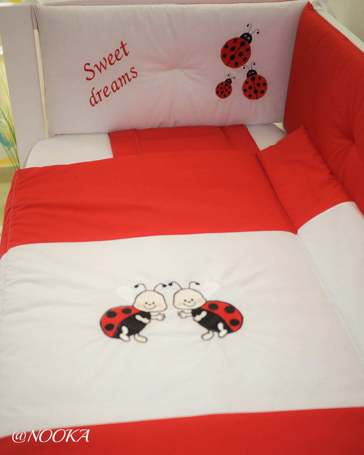 Set lenjerie ESENTIAL cu aparatori clasice - Rosu LadyBug