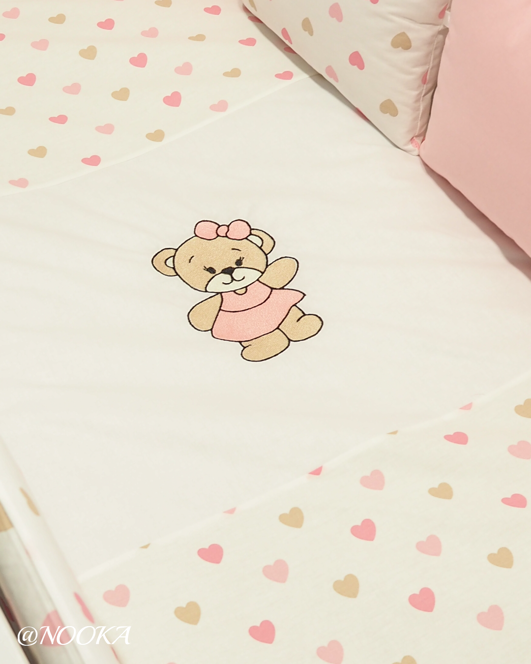 Set lenjerie  cu aparatori perne  NOOKA  – Inimioare de poveste