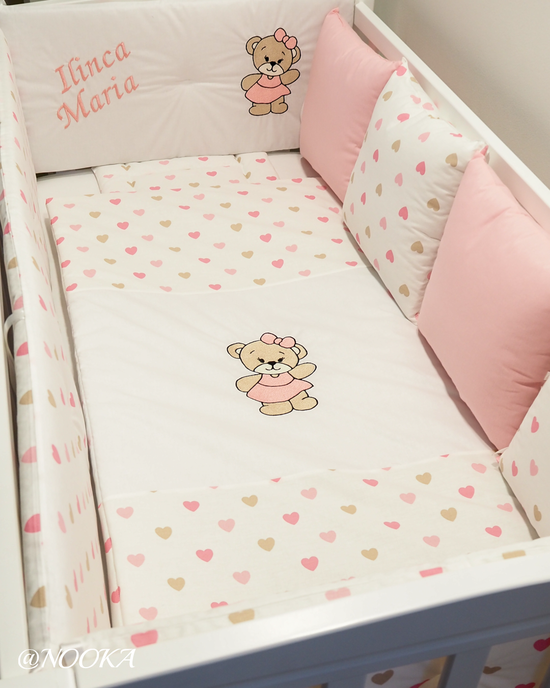 Set lenjerie  cu aparatori perne  NOOKA  – Inimioare de poveste