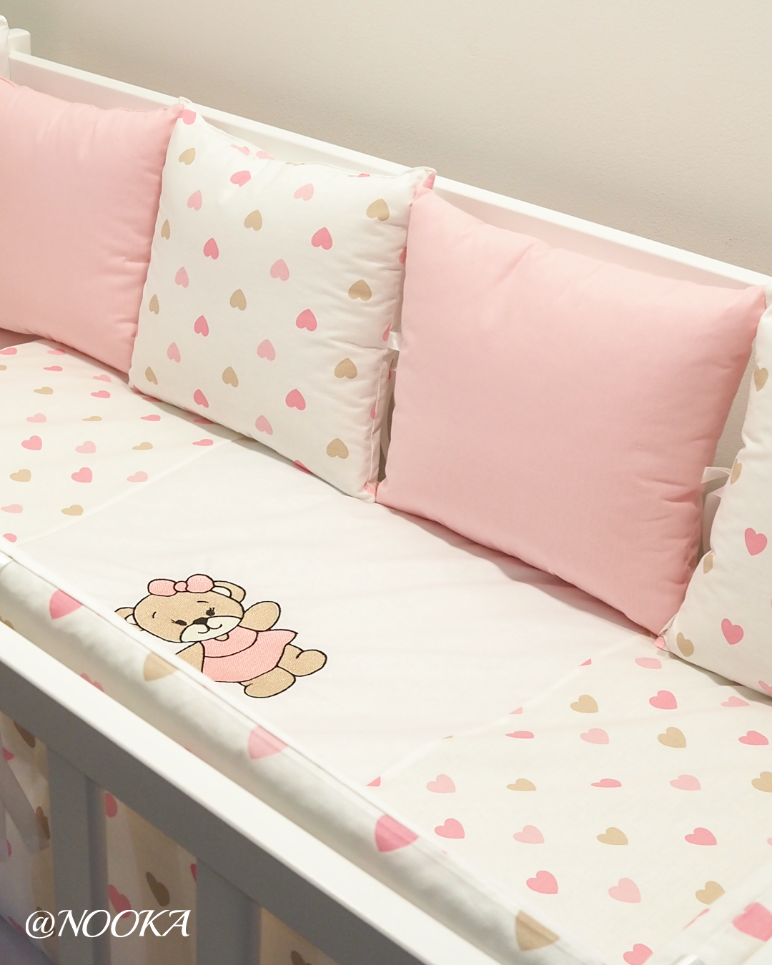 Set lenjerie  cu aparatori perne  NOOKA  – Inimioare de poveste