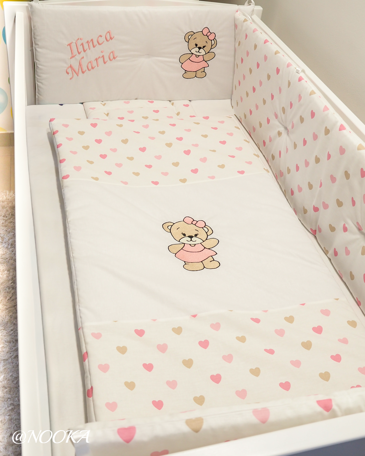 Set lenjerie  cu aparatori clasice  NOOKA  – Inimioare de poveste