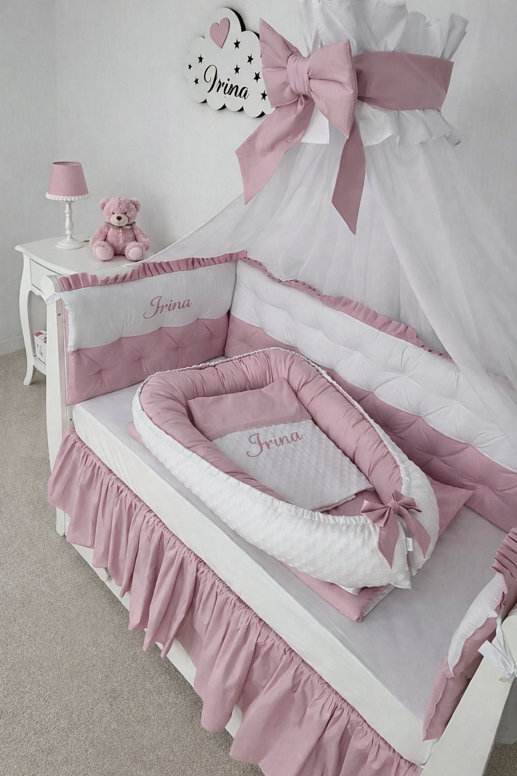 Set lenjerie PREMIUM laterale matlasate cu baldachin decorativ & Baby Nest - roz pudrat